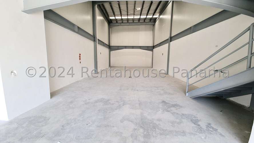 Galera en Venta Parque Lefevre 24EPP6054 - Imagen 2