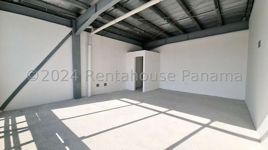 Galera en Venta Parque Lefevre 24EPP6054 - Imagen 8
