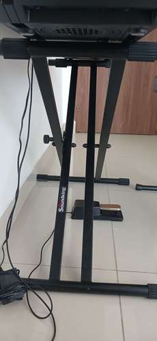 Piano Teclado Yamaha P-125 Incluye Soporte, Silla y Pedal - Precio Original: 1000$
