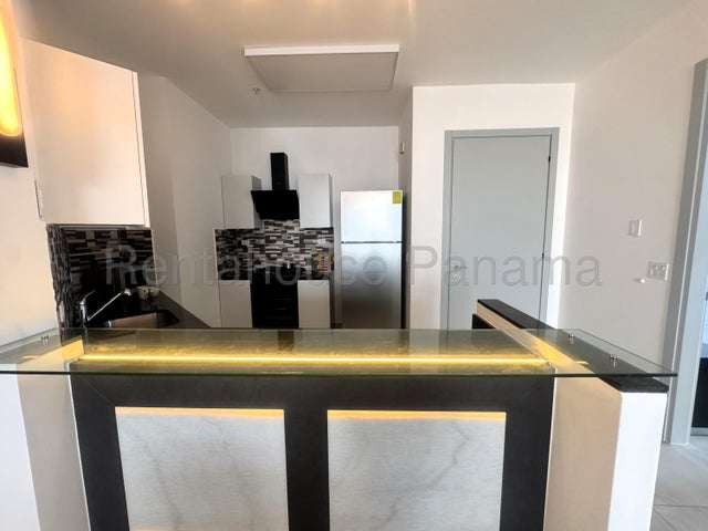 Alquiler de apartamento amoblado en Destiy, Avenida Balboa IH27-3111