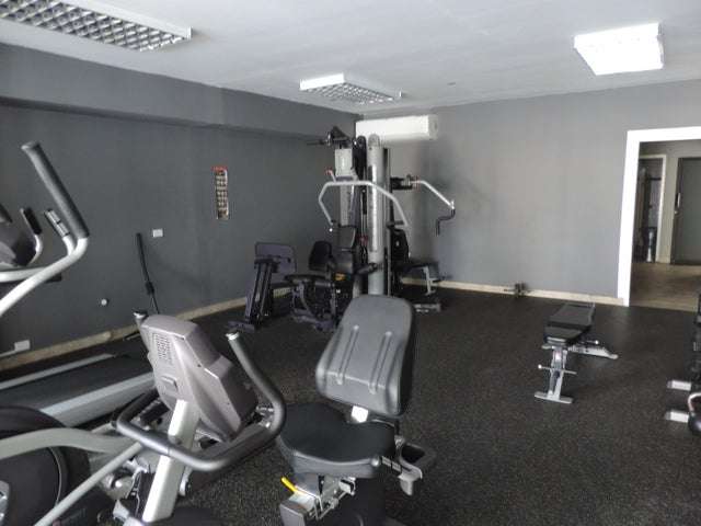 Se alquila apartamento en Av. Balboa GCEA 27-1437