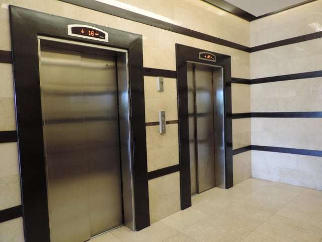 Se alquila apartamento en Av. Balboa GCEA 27-1437
