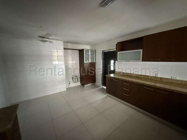 Se alquila apartamento en Av. Balboa GCEA 27-1437