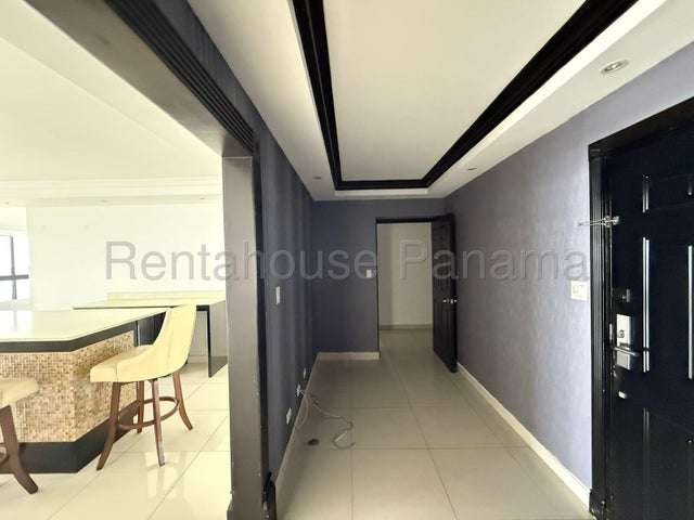 Se alquila apartamento en Av. Balboa GCEA 27-1437