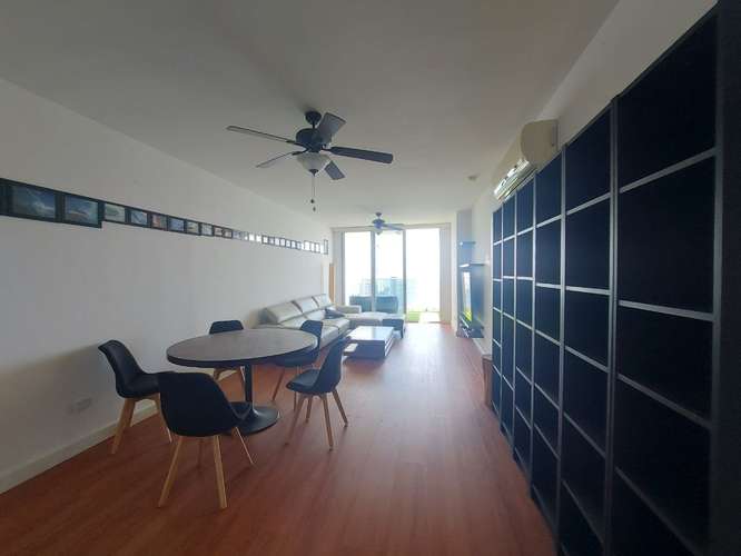 ALQUILER AMOBLADO, AVENIDA BALBOA, PISO ALTO / 2 RECÁMARAS 