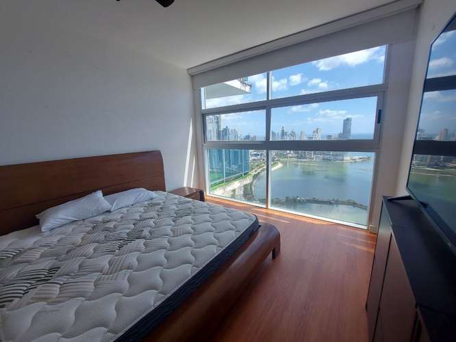 ALQUILER AMOBLADO, AVENIDA BALBOA, PISO ALTO / 2 RECÁMARAS 