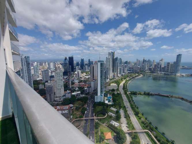 ALQUILER AMOBLADO, AVENIDA BALBOA, PISO ALTO / 2 RECÁMARAS 