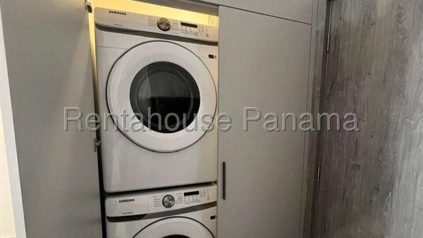 Alquiler de apartamento amoblado en moderno PH en Calle /GMB