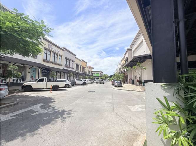 Venta de Oficina Comercial Market Plaza Costa Verde La Chorrera 8% ROI