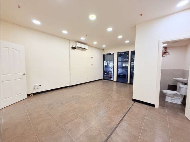 Venta de Oficina Comercial Market Plaza Costa Verde La Chorrera 8% ROI