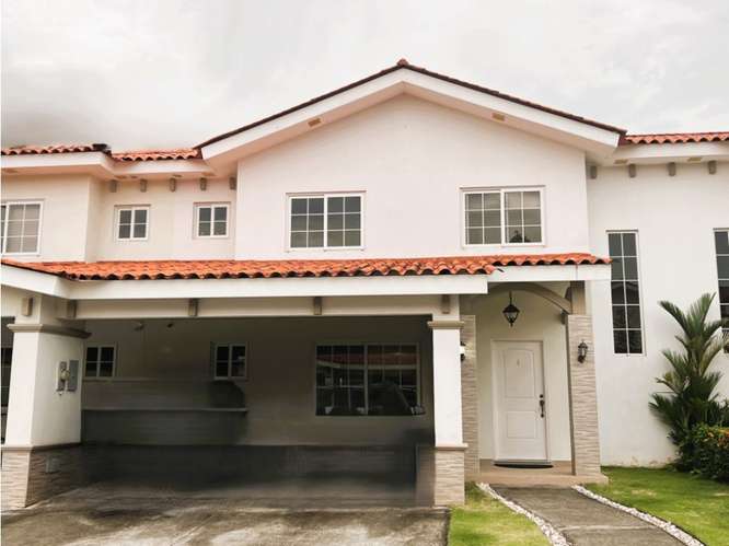 ALQUILER DE CASA  EN VERSALLES SOLO LB