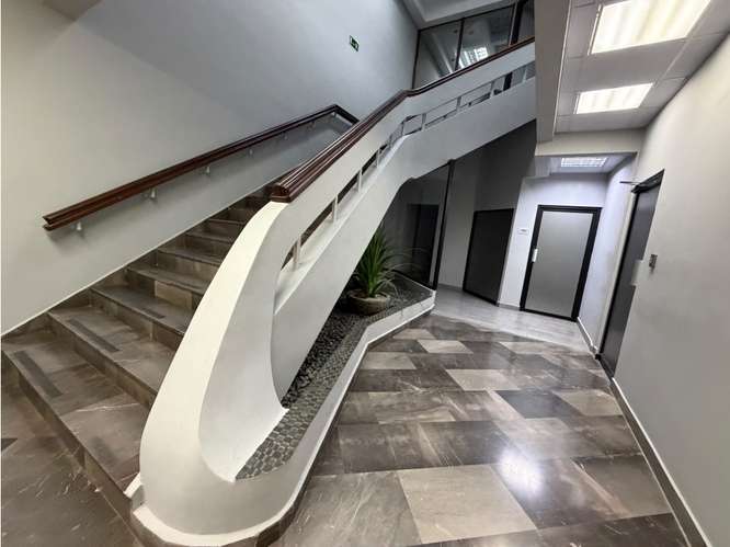 SE ALQUILA OFICINA BELLA VISTA VALLARINO 338M 8 BAÑOS 116 CUBICULOS - Imagen 18