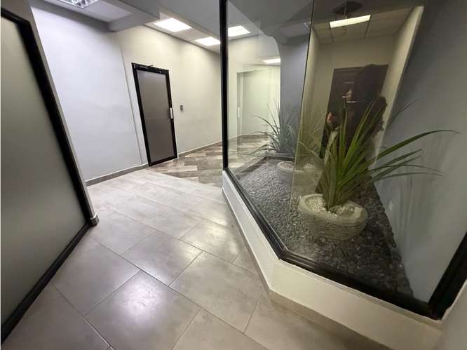 SE ALQUILA OFICINA BELLA VISTA VALLARINO 338M 8 BAÑOS 116 CUBICULOS - Imagen 15
