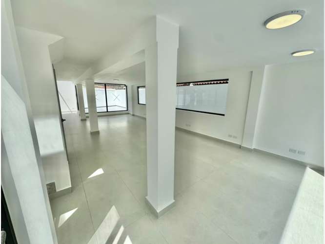 SE ALQUILA OFICINA 429 M EN SAN FRANCISCO CON DIVISIONES Y 8 PARKINGS - Imagen 10
