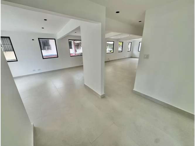 SE ALQUILA OFICINA 429 M EN SAN FRANCISCO CON DIVISIONES Y 8 PARKINGS - Imagen 16