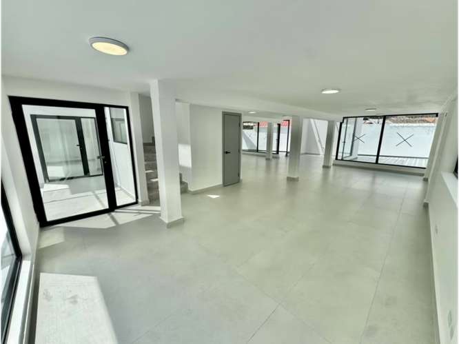 SE ALQUILA OFICINA 429 M EN SAN FRANCISCO CON DIVISIONES Y 8 PARKINGS - Imagen 5