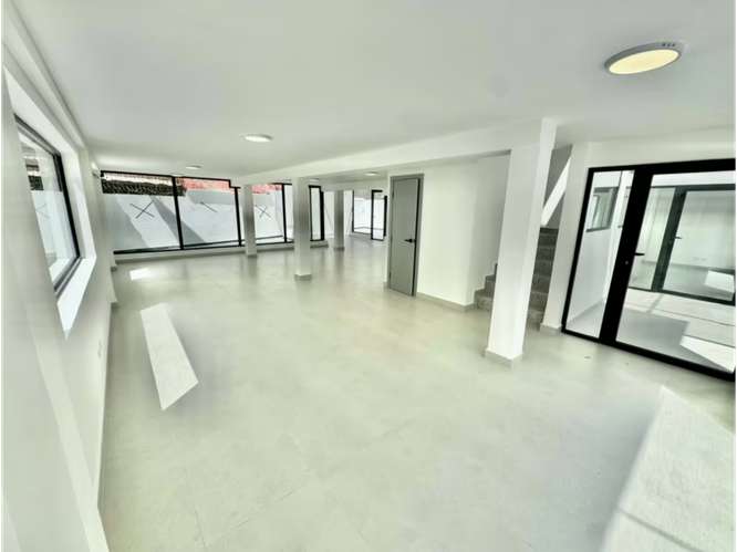 OFICINA / SAN FRANCISCO / 429M / DIVISIONES / 6 BAÑOS / 8 PARKING