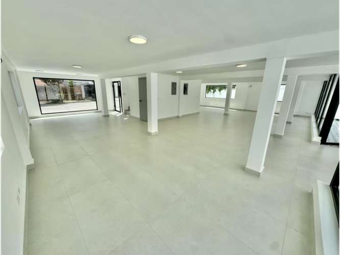 OFICINA / SAN FRANCISCO / 429M / DIVISIONES / 6 BAÑOS / 8 PARKING