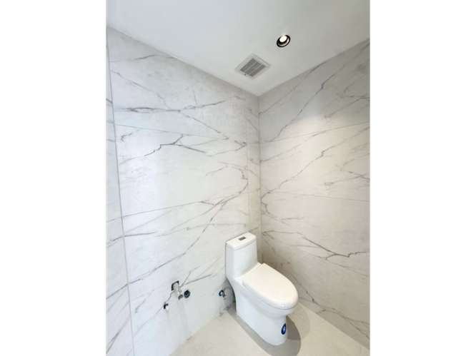 OFICINA / SAN FRANCISCO / 429M / DIVISIONES / 6 BAÑOS / 8 PARKING