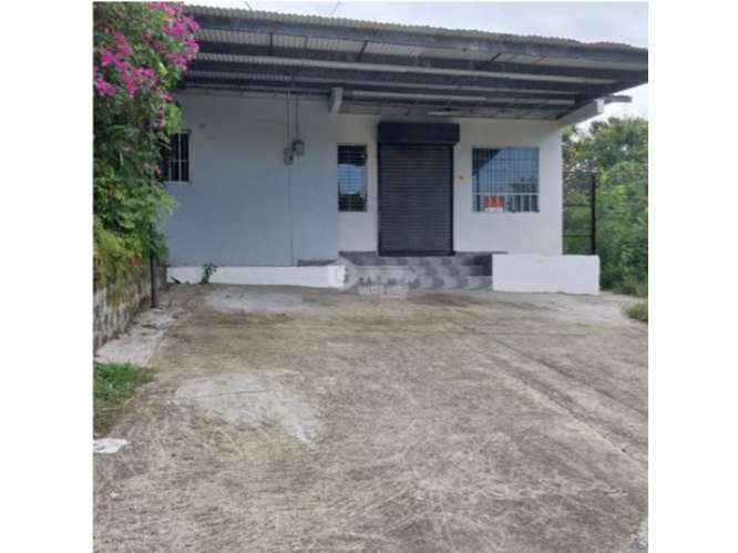 SE VENDE CASA COMERCIAL 1338 M2 EN VILLA ZAITA CON TERRAZA