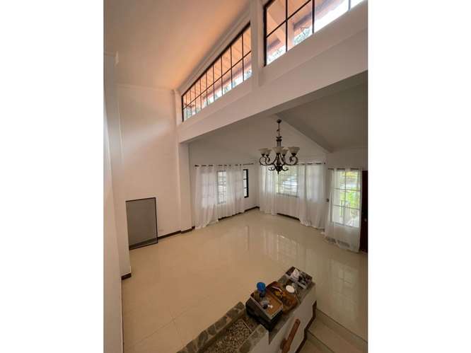 CERRO AZUL / EL VIGIA / 1700 M2 / AMOBLADO / LINEA BLANCA / CASCADA - Imagen 9