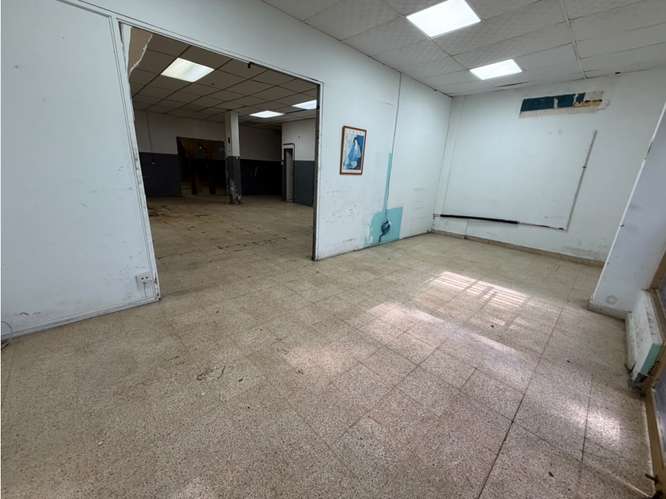 CALIDONIA / GALERA COMERCIAL / 240M / SOBRE LA VIA / AMPLIA