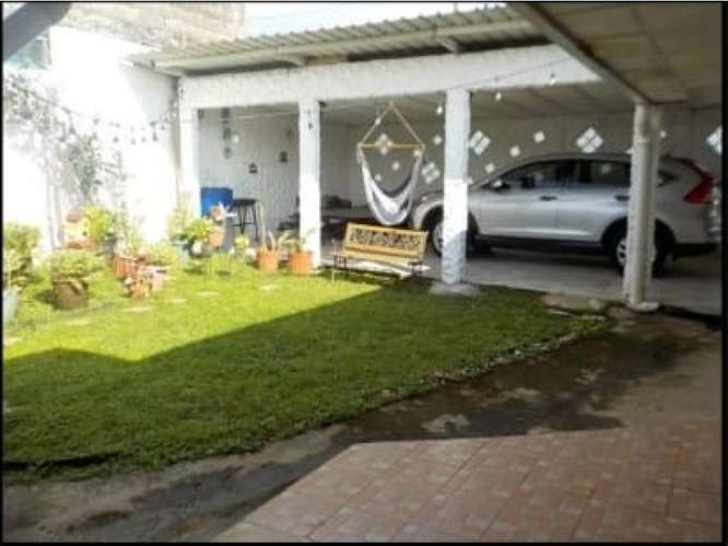 SE VENDE CASA 405 M2 EN LAS CUMBRES CIUDAD BOLIVAR CON TERRAZA