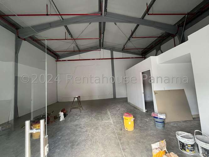 VENTA DE GALERA EN PARQUE LEFEVRE ESM