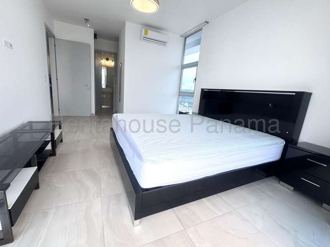 Alquiler de Apartamento Amoblado en Avenida Balboa Ph Destiny EC