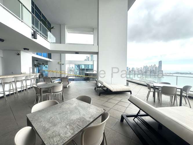 Alquiler de Apartamento Amoblado en Avenida Balboa Ph Destiny EC
