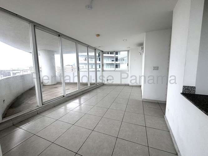 Beachfront Apartment for Sale in PH Bay View Calidonia| 101.02 m², 26GP2721