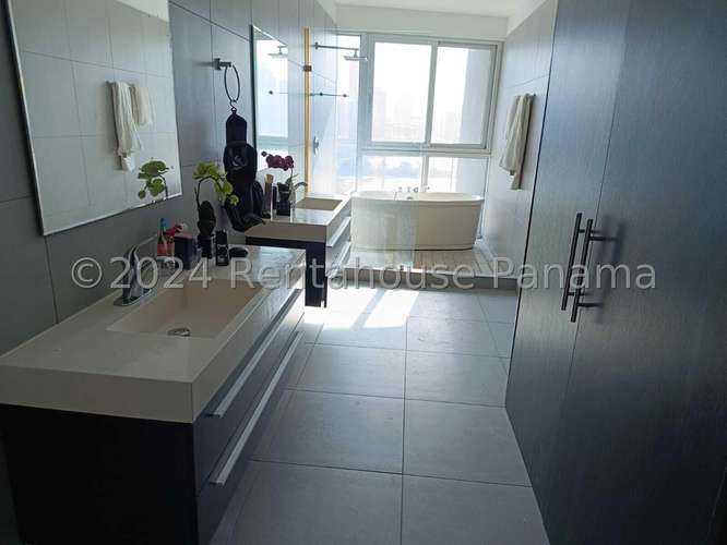 Alquiler de Apartamento en Avenida Balboa Ph Yacht club KF