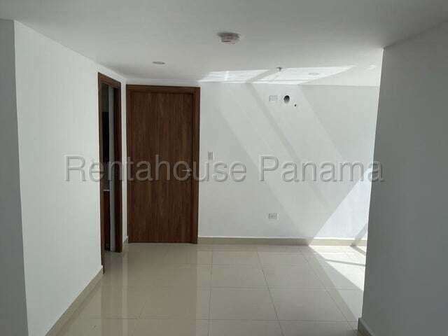 Apartamento en Alquiler Vía España  27LRL3173