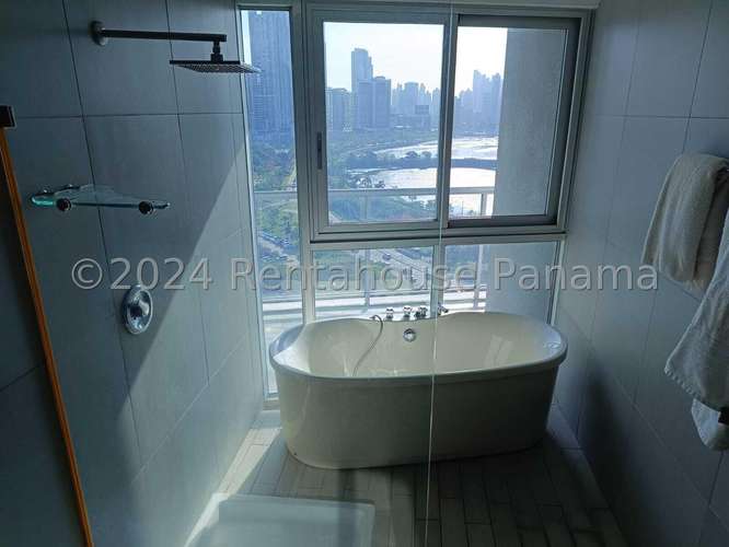 Alquiler de Apartamento en Avenida Balboa, PH Yacht club (Solo Cliente Directo)