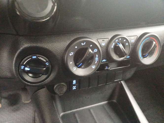 TOYOTA HILUX - 2025 - PPHX - Automarket - Imagen 9