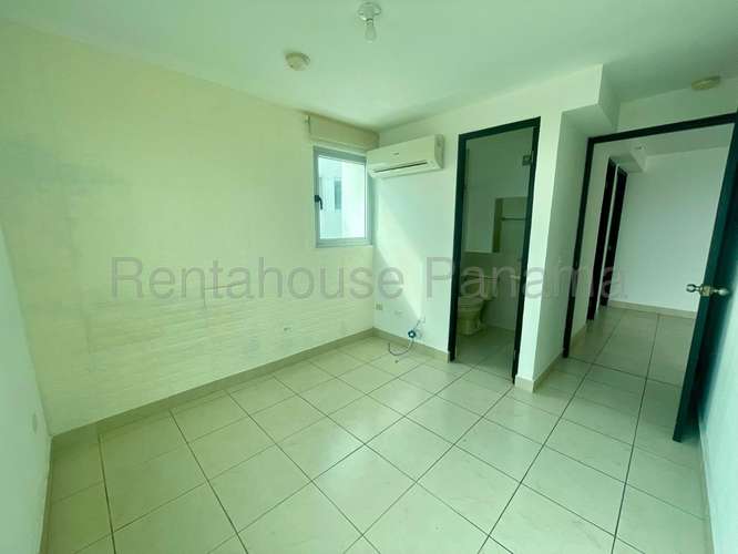 Apartamento en Alquiler en Parque Lefevre 27AECC2885
