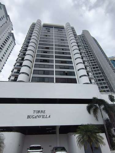 Apartamento de 3 dormitorios con terraza en Calle 50, Ciudad de Panamá