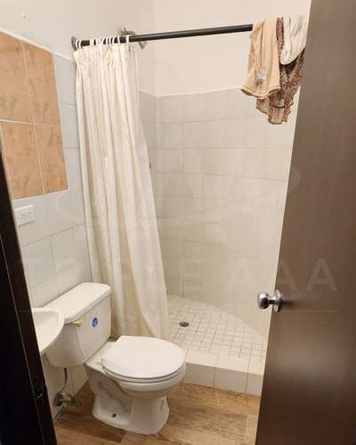 Apartamento de 3 dormitorios con terraza en Calle 50, Ciudad de Panamá - Imagen 13