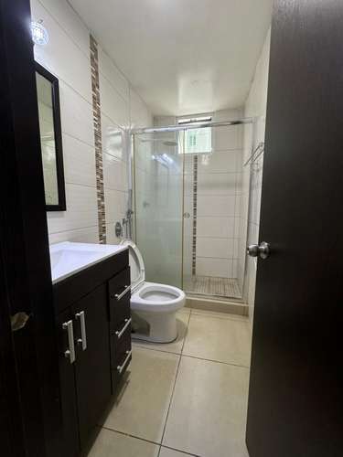 SE ALQUILA APARTAMENTO EN PH KINGS PARK – CONDADO DEL REY