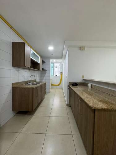 SE ALQUILA APARTAMENTO EN PH KINGS PARK – CONDADO DEL REY
