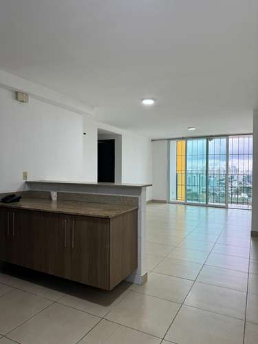 SE ALQUILA APARTAMENTO EN PH KINGS PARK – CONDADO DEL REY