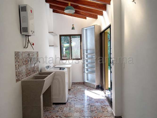 Vendo Casa de 172m2 en Condado del Rey Dorado Lakes 27-3159SRZ
