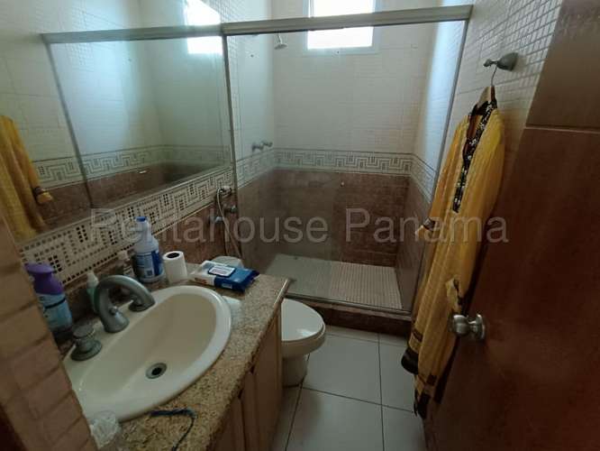 Alquilo Apartamento de 182m2 en Punta Pacifica PH Costa Pacifica 27-3175SRZ
