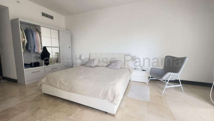 Se Alquila Apartamento en Punta Pacifica LA27-3158