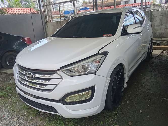 Hyundai santa Fe 2013 Remate como está 