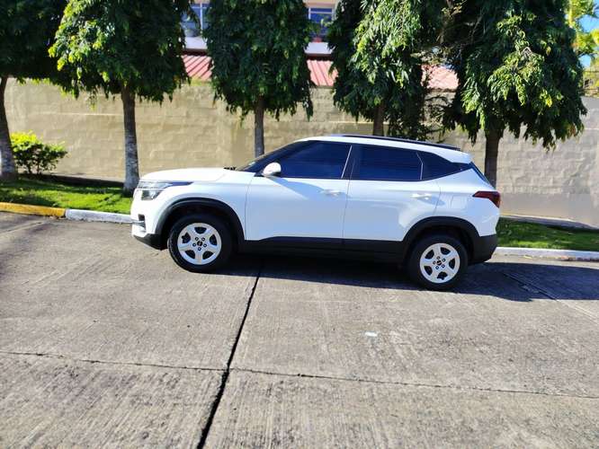 KIA SELTOS 2023 AUTOMÁTICA SEMINUEVA NEGOCIABLE 