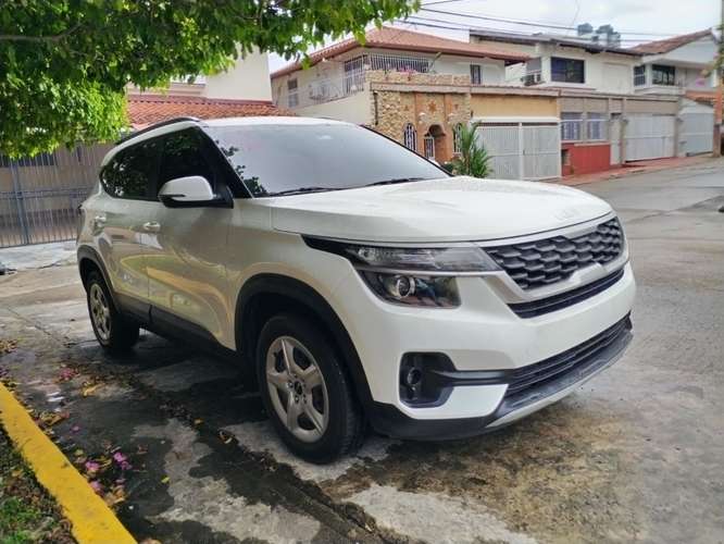 KIA SELTOS 2023 AUTOMÁTICA SEMINUEVA NEGOCIABLE 