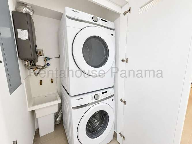 Alquiler Apartamento en Av. Balboa, Bella Vista, Panamá. MAR27-3162