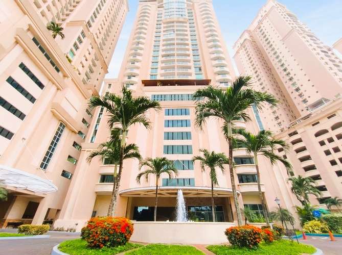 Apartamento en alquiler de 3 recámaras con línea blanca en Punta Pacífica