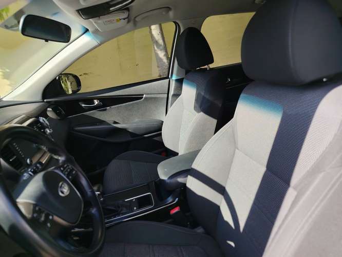 KIA SORENTO 2019 AUTOMÁTICA ÚNICO DUEÑO NEGOCIABLE  - Imagen 6